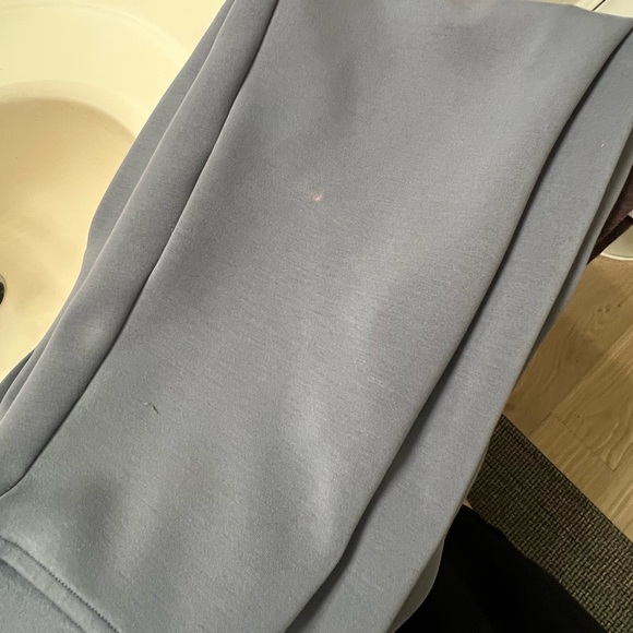 Lululemon - Picture 9 of 10